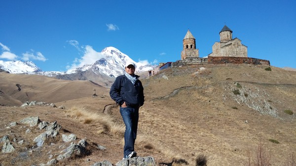 카즈벡과 츠민다 사메바 교회 그리고 기자 @뉴스코리아 박철호 특파원