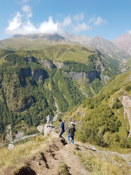 조지아 - 러시아 친선 기념 모자이크 밑에서 바라보는 풍경 @뉴스코리아 박철호 특파원