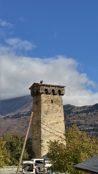 옥탑 입구와 처마밑애 창에서 감시와 공격을 했었다. @뉴스코리아 박철호 특파원