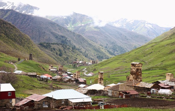 유럽 최고의 고산 마을 우쉬굴리 - 메스티아에서 비포장등을 통과해 2시간 가량 이동해야 방문 할수 있다. @뉴스코리아 박철호 특파원
