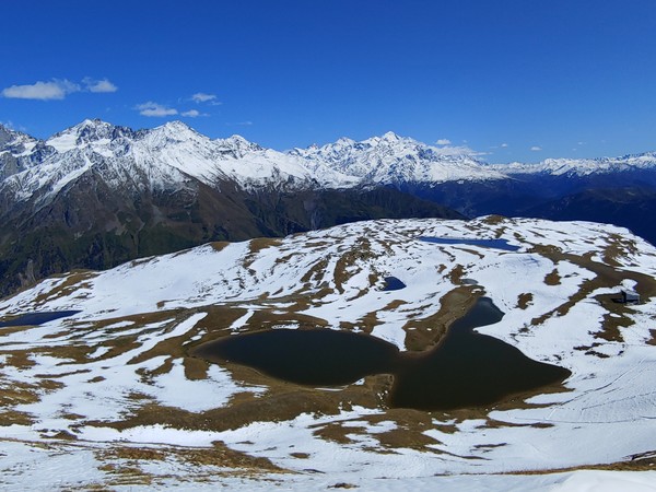 코롤디 호수와 파노라마로 보이는 코카서스 산맥 @뉴스코리아 박철호 특파원