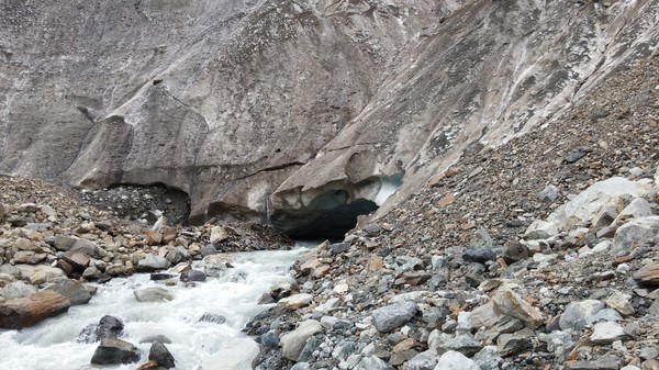 메스티아 촬라티 지역에 있는 빙하의 입 @뉴스코리아 박철호 특파원