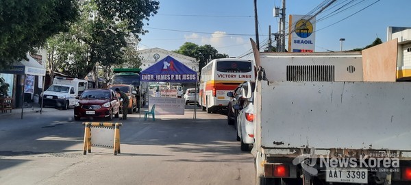 필리핀의 코로나19 신규 확진자 증가로 각 도시별 검문소가 설치되어 지역별 이동을 차단하고 있다. @뉴스코리아 이호영 특파원