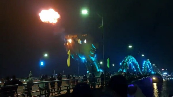 불을 내뿜는 다낭의 용다리 @뉴스코리아 김경태 특파원