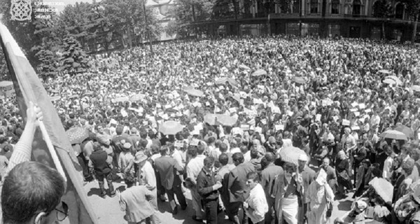 4월 9일 거리를 가득 메운 인파들 /사진 "조지아 국립 박물관" @ 뉴스코리아 박철호 특파원