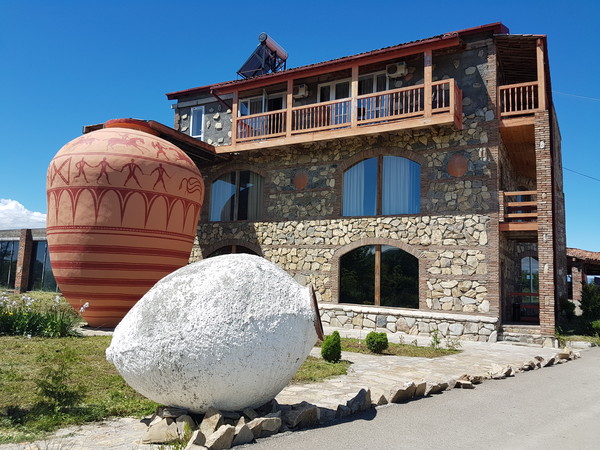 ​달걀 처럼 밑이 뽀족하다 , 땅에 묻기 편하게 만든 크베브리 @뉴스코리아 박철호 특파원​