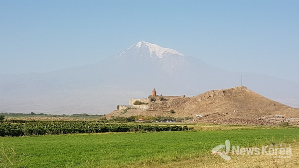 노아의 방주가 멈추었다고 하는 아라랏트 산과 코르비랍 수도원 @뉴스코리아 박철호 특파원