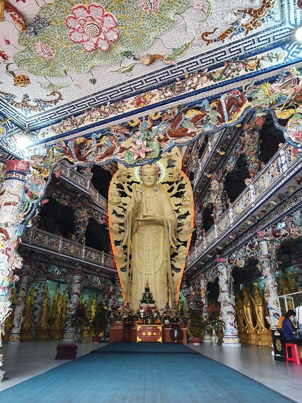 2층 대웅전안의 거대불상 모습 @뉴스코리아 이웅연 특파원