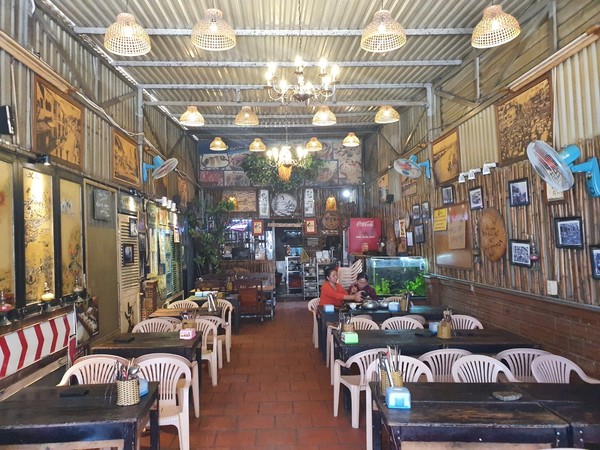 가게에 들어서면 베트남스런 인테리어와 조명이 돋보인다. @뉴스코리아 이웅연 특파원