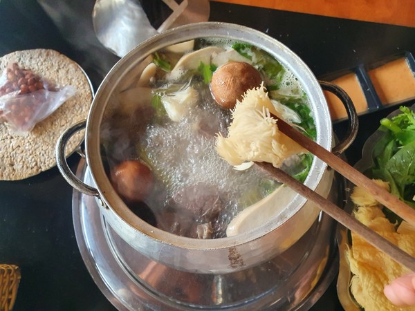 베트남도 누루궁뎅이 버섯은 자연산이라 귀하다고 한다. @뉴스코리아 이웅연 특파원