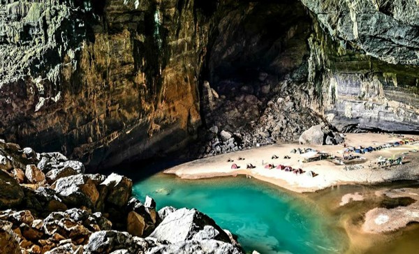 유네스코 세계 자연유산에 등재된 퐁냐케방 동굴에서 보트는 물론 트렉킹과 캠핑체험도 가능하다. @뉴스코리아 이웅연 특파원