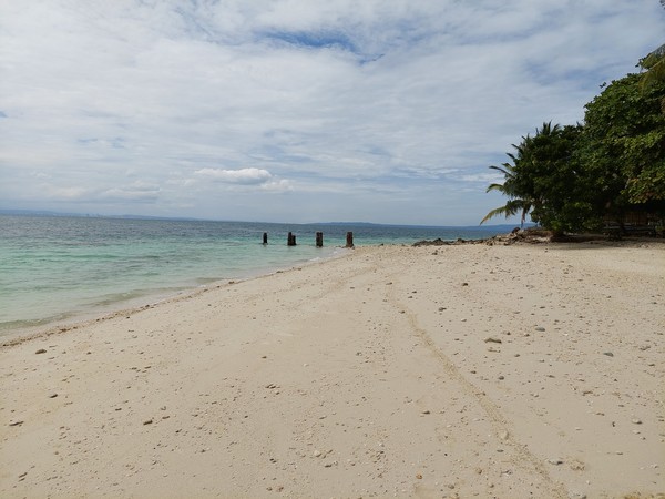 필리핀 봉쇄속에 오래동안 관광객의 발길이 끊어진 바부산타 비치 @Newskorea 이재숭 특파원