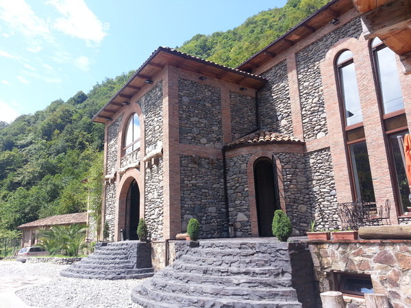 힐러리 크린턴이 방문했던 아자라 지역의 와이너리 @뉴스코리아 박철호 특파원