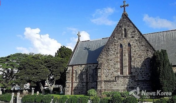 무료 식사를 제공하는 뉴플리머스 성당 카페(사진제공 = 위클리코리아)