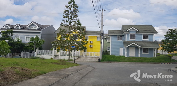 사진 = 기자가 살고 있는 루손섬 카비테주에 위치한 빌리지 전경 @뉴스코리아 최신 특파원