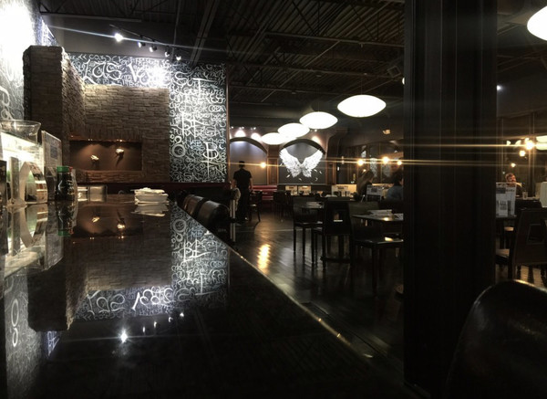 코비드 19 기간중 사회적 거리 두기로 인하여 한가한 대형 홀의 모습 @뉴스코리아 문성원 특파원