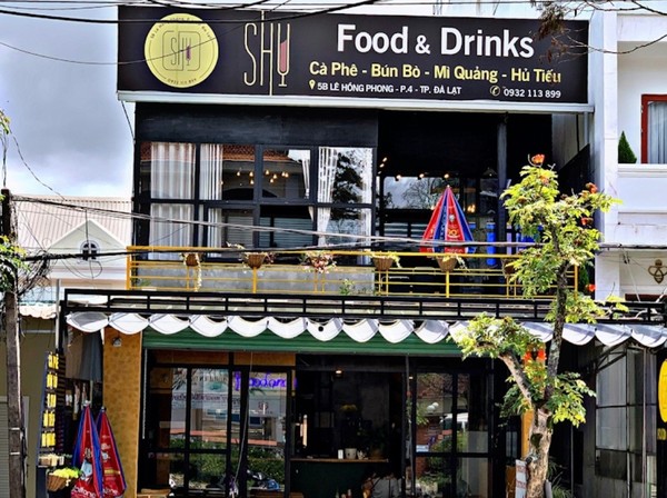 길가에서 본 SHY 음식점 @뉴스코리아 이웅연 특파원