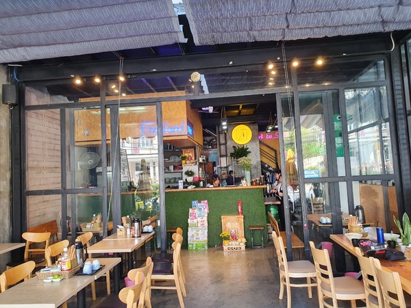 새로 재오픈한지 얼마안된 음식점 @뉴스코리아 이웅연 특파원