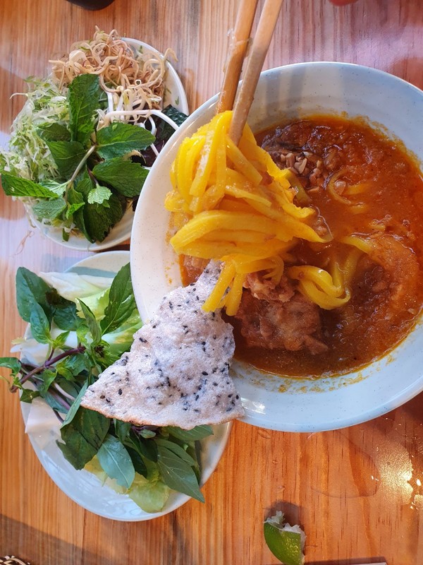 미꽝은 한국의 손칼국수처럼 면발이 두껍다. @뉴스코리아 이웅연 특파원