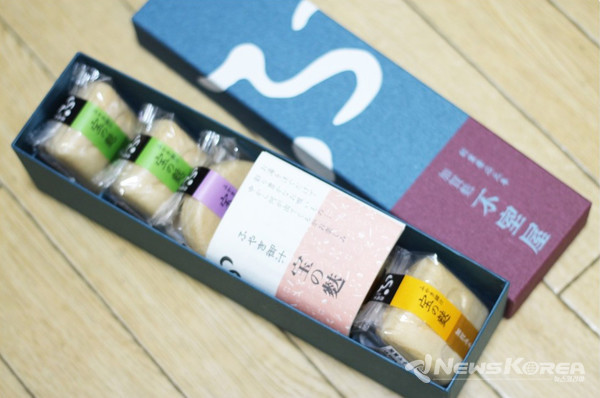 모나카처럼 보이는 카나자와 お土産(おみやげ:오미야게) @뉴스코리아 김양현 특파원