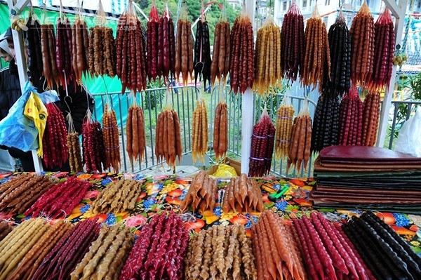 조지아의 여행지 어디를 가든 츄르츠켈라를 팔고 있다 @뉴스코리아 박철호 특파원