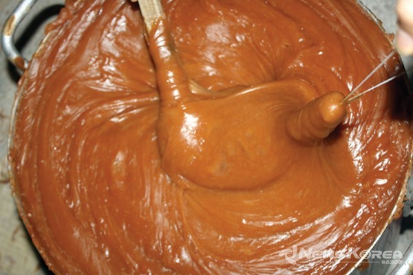 도토리묵 만들듯이 만드는 츄르츠크렐라 @뉴스코리아 박철호 특파원