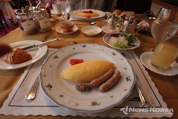 만페이 호텔의 서양식 조식 풍경 @뉴스코리아 김양현 특파원