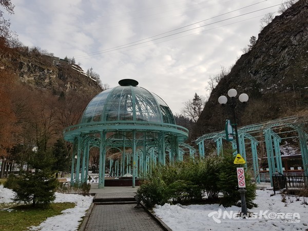 러시아 예카테리라 여제가 마시고  위장병을 치료했던 보르조미 천연 탄산수 @ 뉴스 코리아 박 철호 특파원