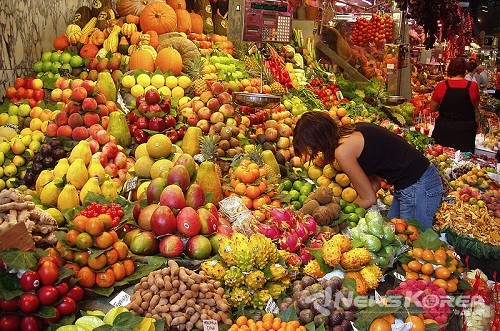 트빌리시 시장에 다양한 과일들 @뉴스 코리아 박 철호 특파원