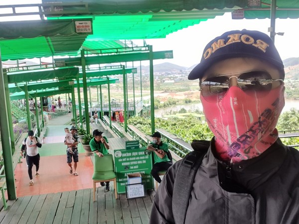 까페와 이어져있는 관광 매표소 @뉴스코리아 이웅연 특파원 