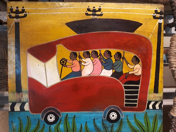 마을주민과 함께 버스를 타고 가는 팅가팅가 @갤러리 통큰