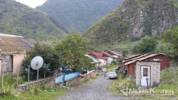 요새를 떠나 새롭게 마을을 조성한 샤틸리 사람들 @뉴스코리아 박철호 특파원