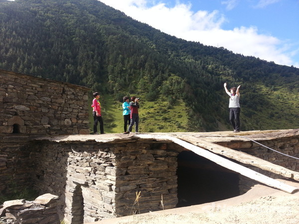 샤틸리 요새는 지붕이 하나의 건물 처럼 서로 연결 되어 있다 @뉴스코리아 트빌리시 박철호 특파원