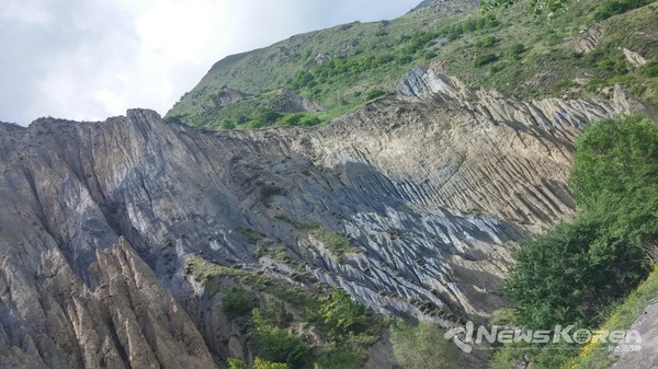 아나토리스 가는 길에서 만나는 독특한 형태의 지형 @뉴스코리아 박철호 특파원