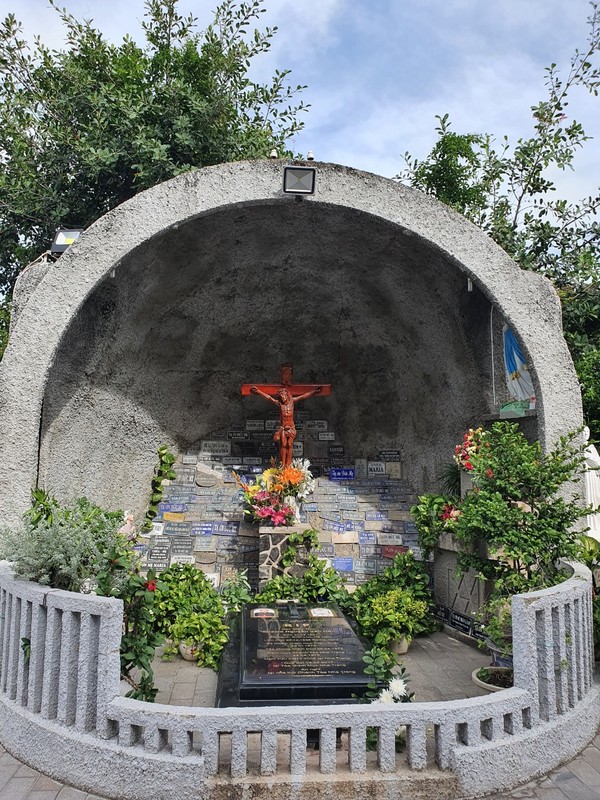 고이 잠드사 루이발레 신부의 묘소 @뉴스코리아 이웅연 특파원 