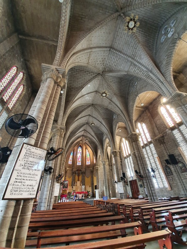 높은 돔 형의 성당의 천정 @뉴스코리아 이웅연 특파원 