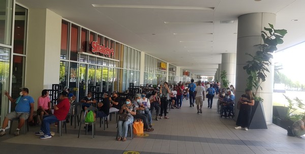     사진= 백신 접종을 위해 아침부터 기다리는 사람들 - @뉴스코리아 이재숭 특파원