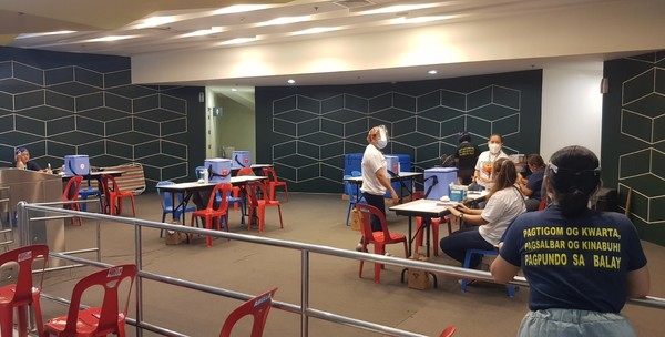 사진= 간단한 상담 후 백신 접종(아스트라제네카) - @뉴스코리아 이재숭 특파원