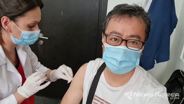 조지아 수도 트빌리시에서 아스트라제네카 백신 1차 접종중인 기자 @ 뉴스코리아 박철호 특파원