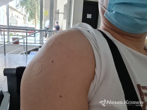 접종후 대기실에서 45분간 대기한다 @뉴스코리아 박철호 특파원