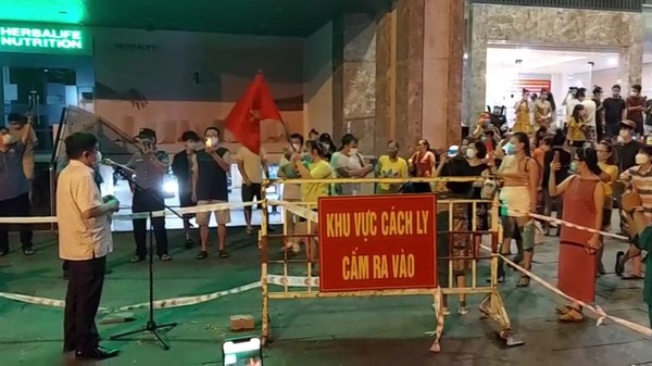 5월 30일 0시 다낭 에프홈(F-Home)아파트 격리 해제 발표 순간. @뉴스코리아 김경태 특파원