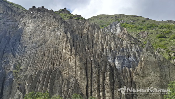 아르도티 가는 길에 있는 독특한 지형 @뉴스코리아 박철호 특파원