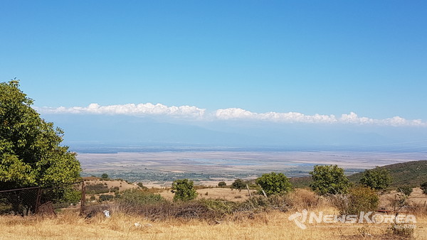 피로스마니의 고향인 미르자아니에서 바라보는 풍경 @뉴스코리아 박철호 특파원