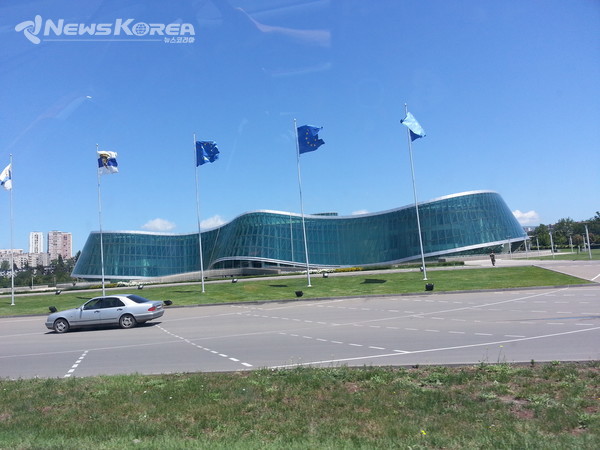 트빌리시 내무부 경찰청 건물 (조지아 경찰서는 투명하게 한다는 표현으로 모두 유리로 되어 있다.) @뉴스코리아 박철호 특파원