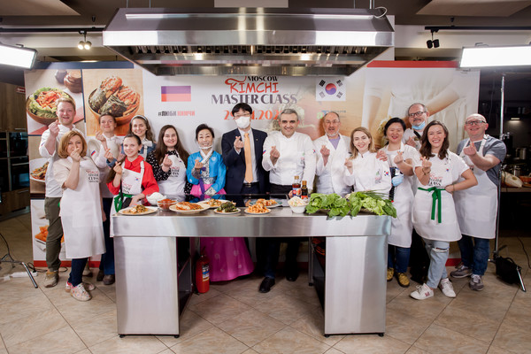 행사를 마치며 참가자들과 단체 사진. @뉴스코리아 모스크라 안정현 특파원 