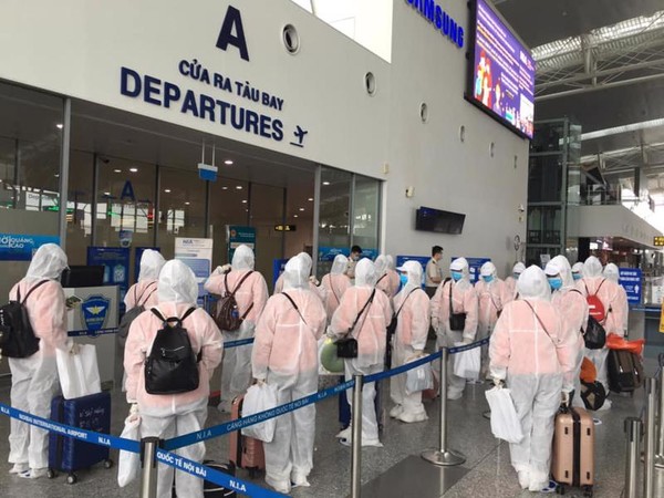 코로나 펜데믹 상황속 해외로 나가는 베트남 근로자들.      사진출처: VNECONOMY