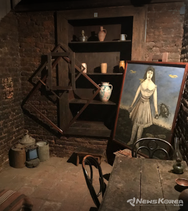 피로스마니가 생을 마감한 그의 작은 방과 "마가리타" @뉴스코리아 박철호 특파원