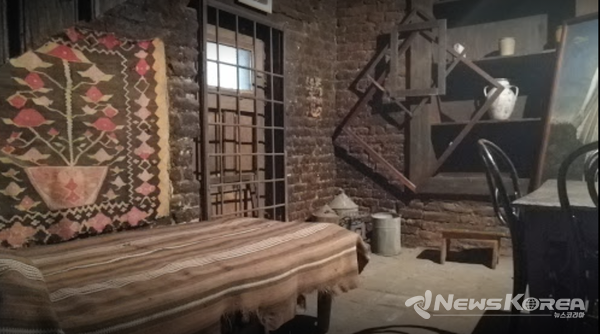 피로스마니의 트빌리시 기차역 주변 작은 방과 작업실 그리고 마가리타 @뉴스코리아 박철호 특파원