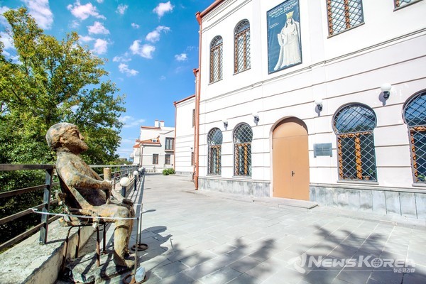 사랑의 도시라고 불 리우는 시그나기에 있는 박물관 2층에는 피로스마니 그림이 전시 되어 있다. @뉴스코리아  박철호 특파원