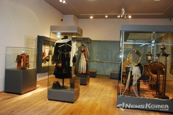 시그나기 박물관 1층에는 조지아 전통 의상들과 역사과 전시 되고 있다 @뉴스코리아  박철호 특파원